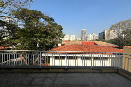 Sobrado à venda com 4 quartos, sendo 1 suíte, em Vila Cordeiro, São Paulo, SP