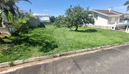 Terreno à venda com 1 suíte no condomínio Portal do Lago, Valinhos - SP