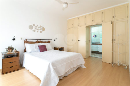 Casa à venda com 4 quartos, sendo 3 suítes, em Vila Mariana, São Paulo, SP