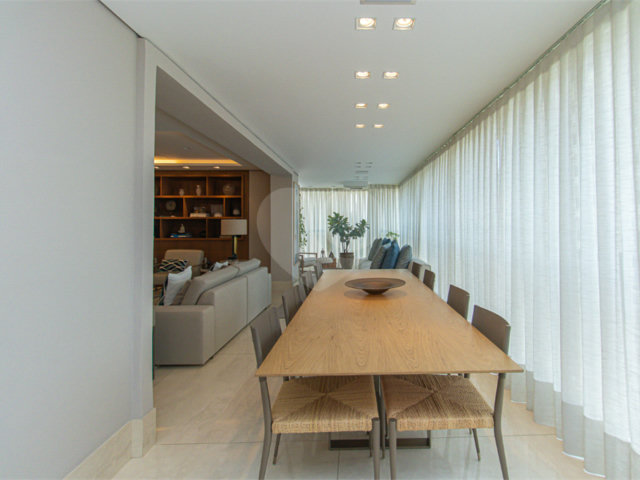 Apartamento à venda com 3 quartos, sendo 2 suítes,  em Vila Nova Conceição, São Paulo, SP