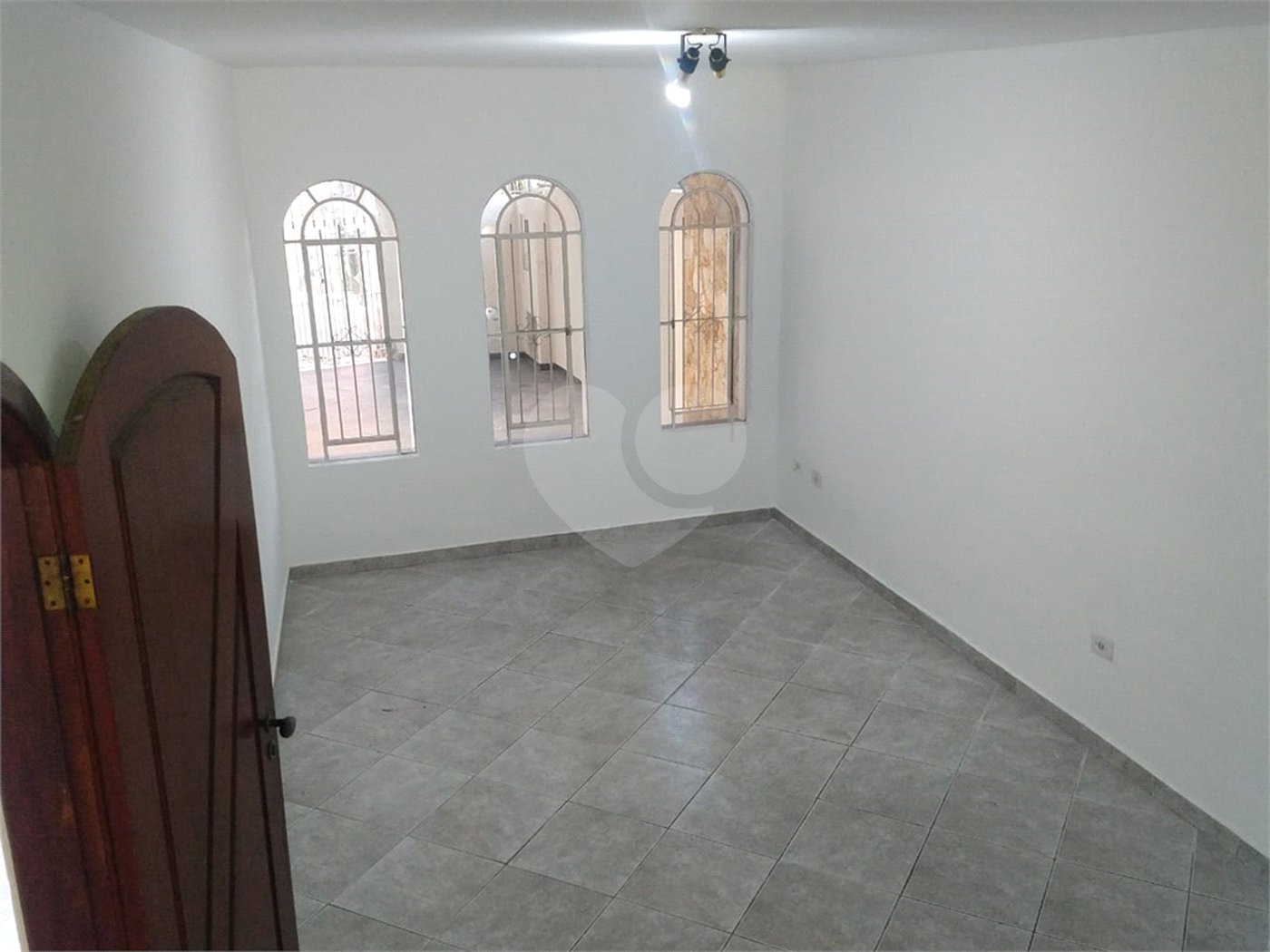 Sobrado à venda com 3 quartos, sendo 1 suíte, em Tremembé, São Paulo, SP