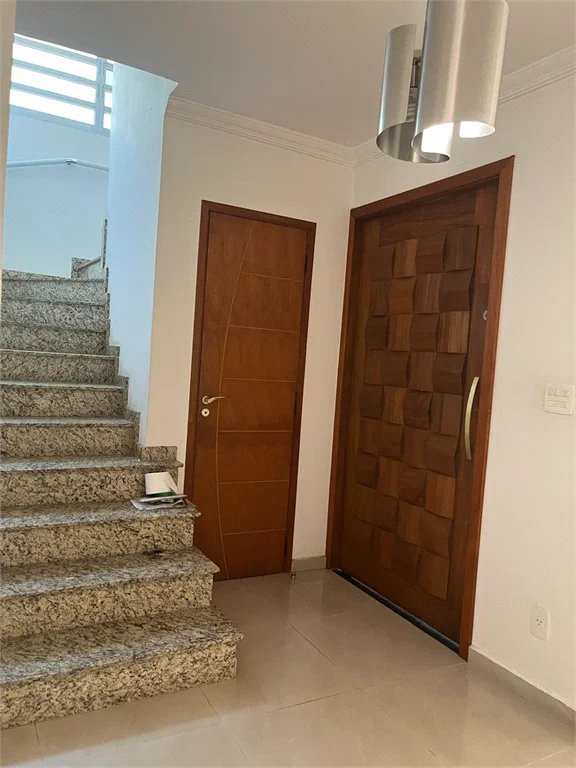 Sobrado à venda com 4 quartos, sendo 1 suíte, em Vila Cordeiro, São Paulo, SP