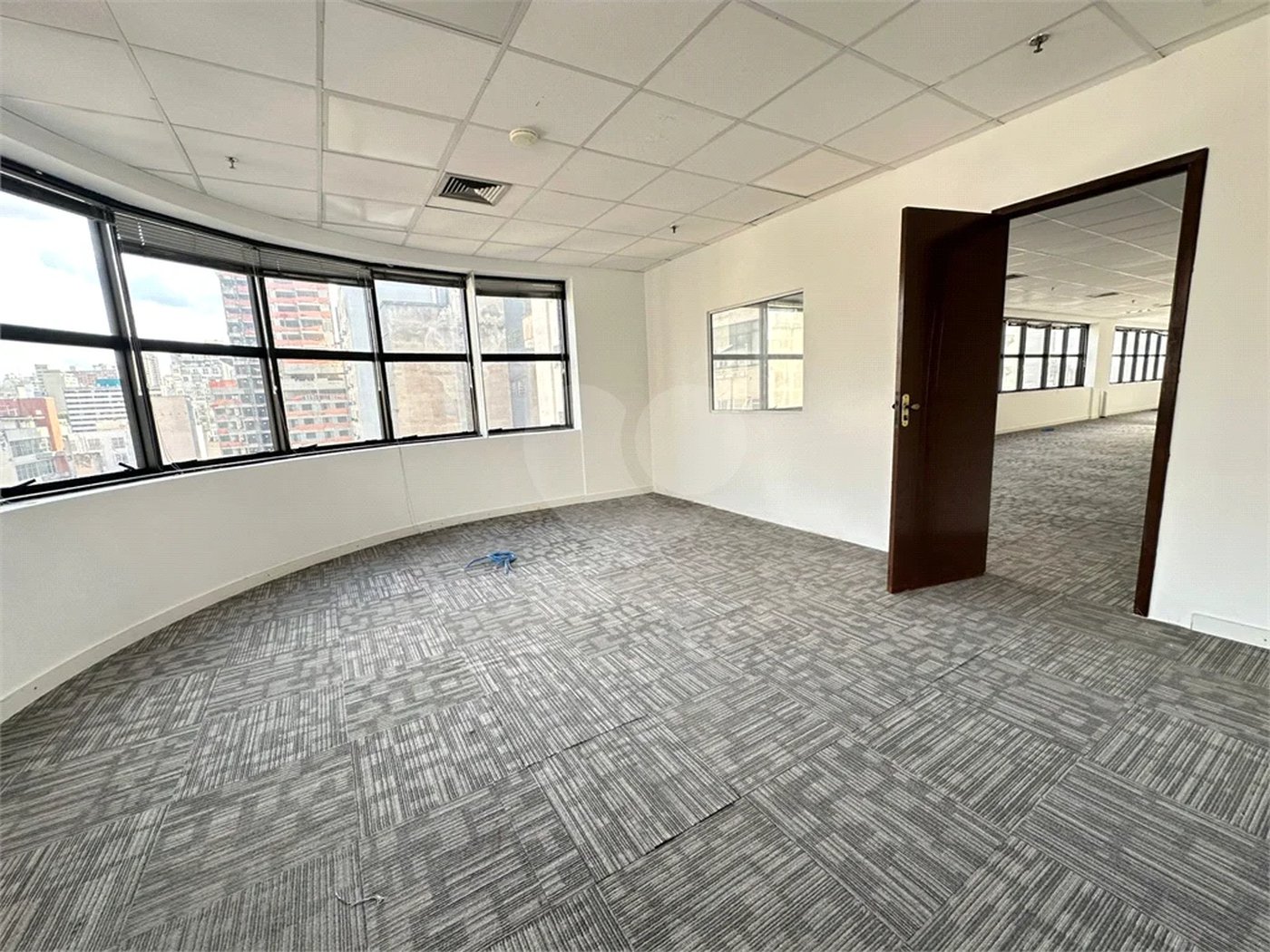 Conjunto comercial à Venda ou Locação na República com 376,56 m² de área útil 10 vagas