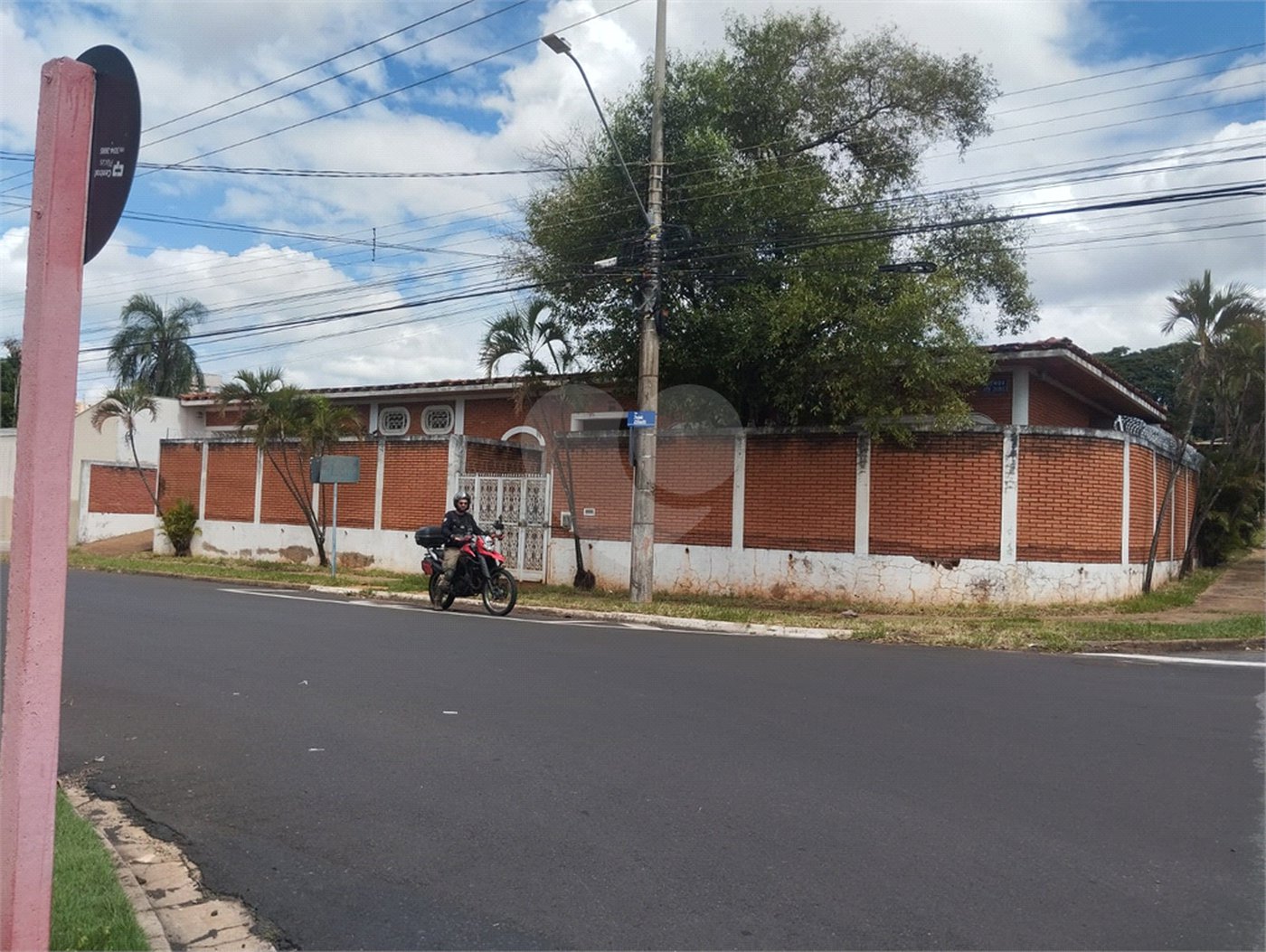 Casa à venda com 5 quartos, sendo 3 suítes, em Vila Sedenho, Araraquara, SP