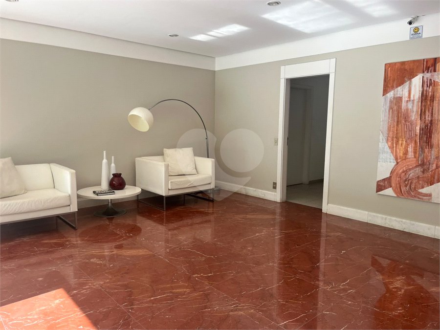 Apartamento à venda com 3 suítes em Real Parque, São Paulo, SP