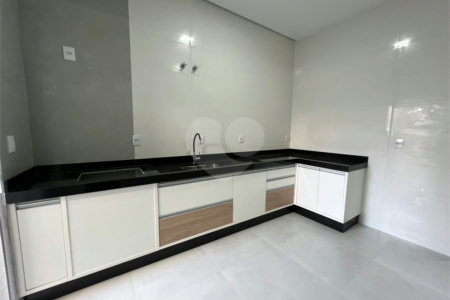 Casa à venda com 3 quartos, sendo 1 suíte, em Parque São Lourenço, Indaiatuba, SP