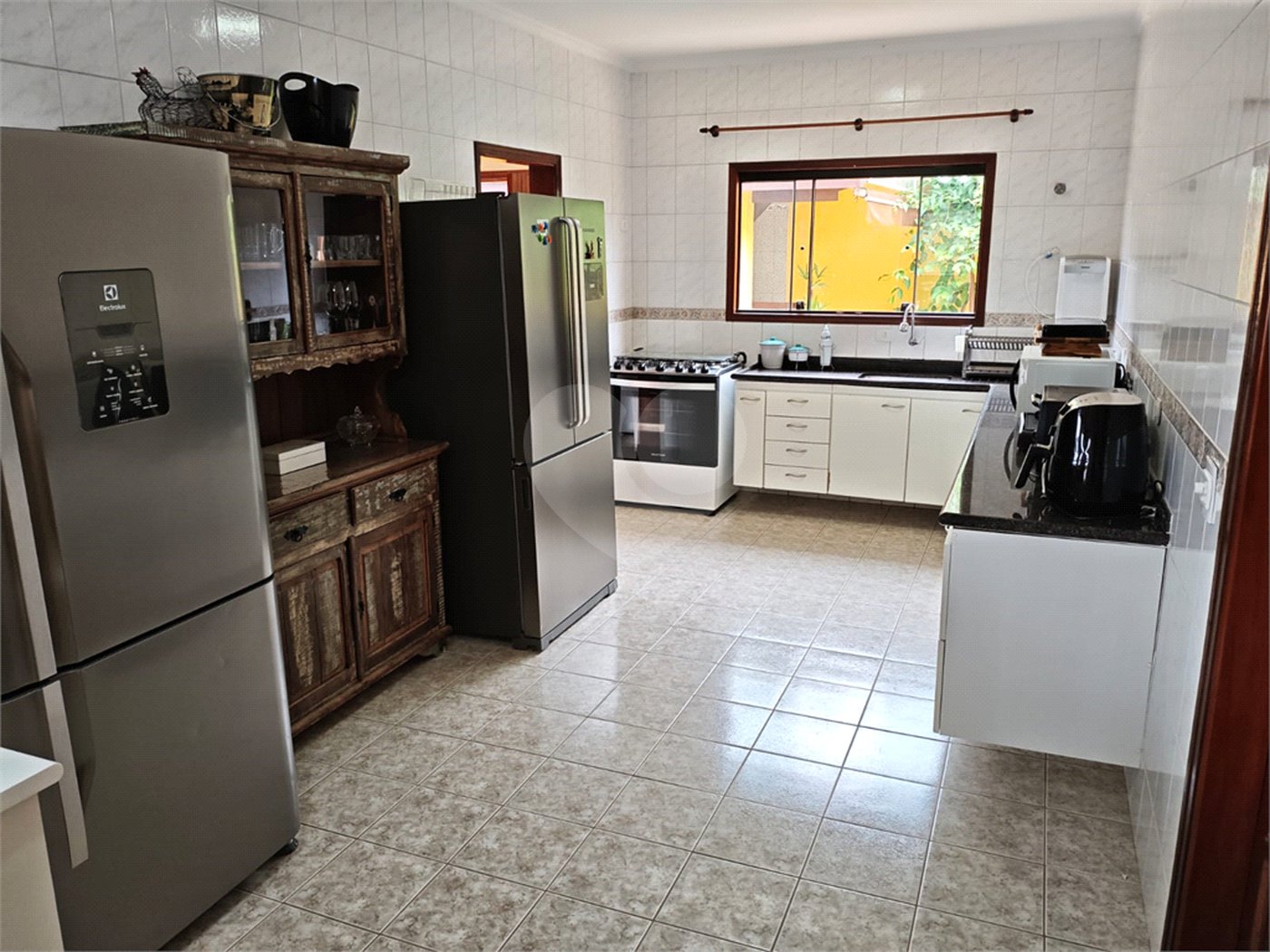 Casa à venda com 4 quartos, sendo 2 suítes,  em Country Residencial Felix, Bom Jesus dos Perdões, SP