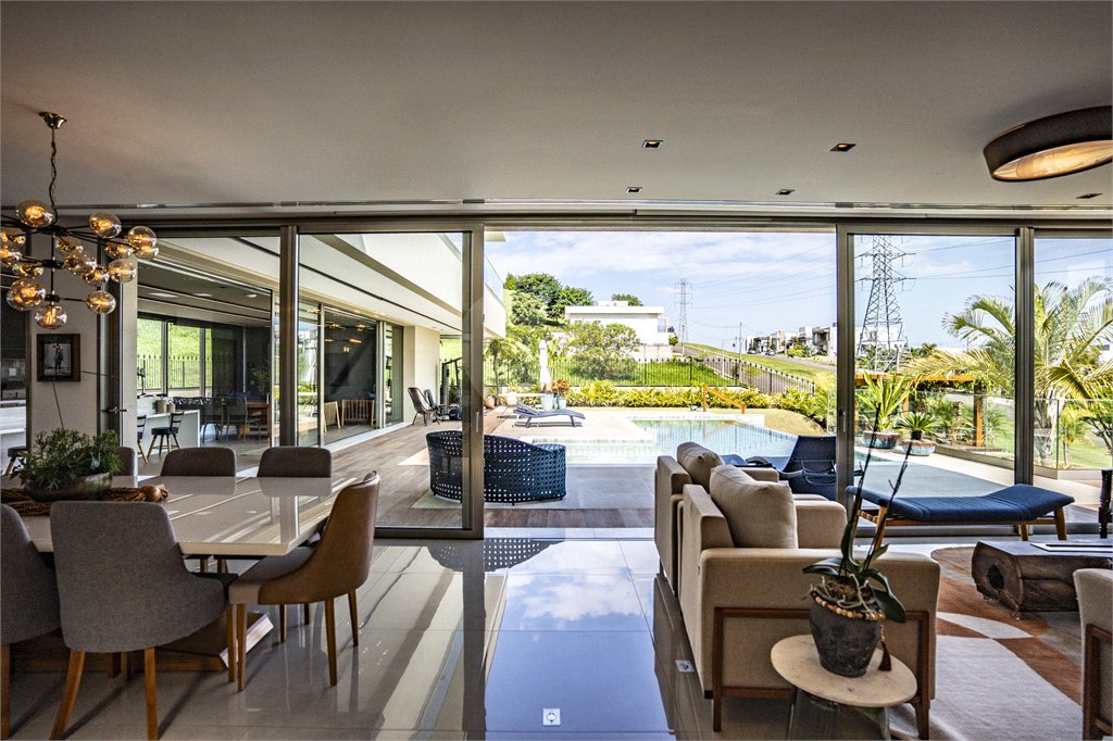 Casa à venda com 4 suítes no condomínio Campo de Toscana, Vinhedo - SP