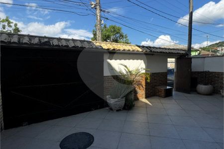 Casa à venda com 3 quartos, sendo 1 suíte, no condomínio Village da Posse, Rio de Janeiro - RJ