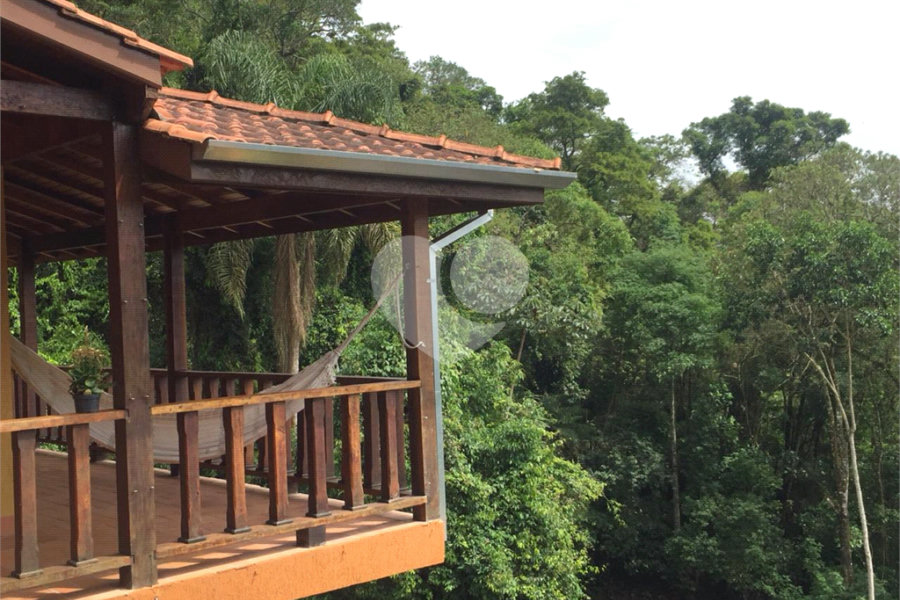 Casa à venda com 3 quartos, sendo 2 suítes, no condomínio Alpes da Cantareira, Mairiporã - SP