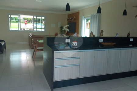 Casa à venda com 5 suítes no condomínio Village da Serra, Araçoiaba da Serra - SP