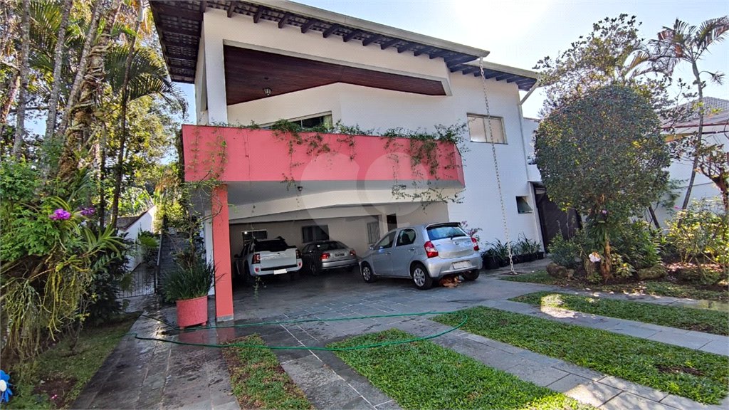 Sobrado à venda com 4 quartos, sendo 2 suítes, em Interlagos, São Paulo, SP