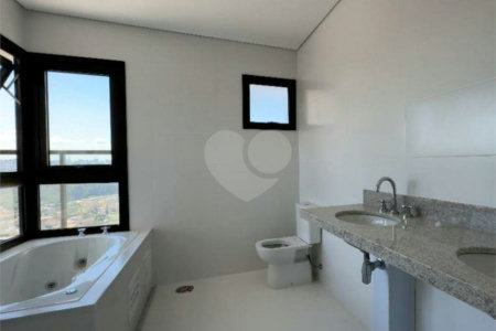 Apartamento à venda com 4 suítes em Moema, São Paulo, SP