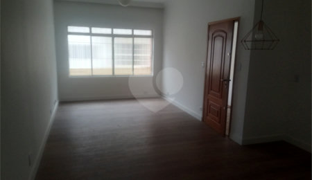 Casa de Vila à venda com 4 quartos, sendo 1 suíte,  em Vila Olímpia, São Paulo, SP