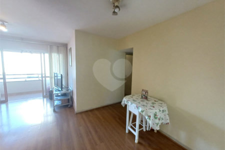 Apartamento à venda com 3 quartos, sendo 1 suíte, em Jardim das Acácias, São Paulo, SP