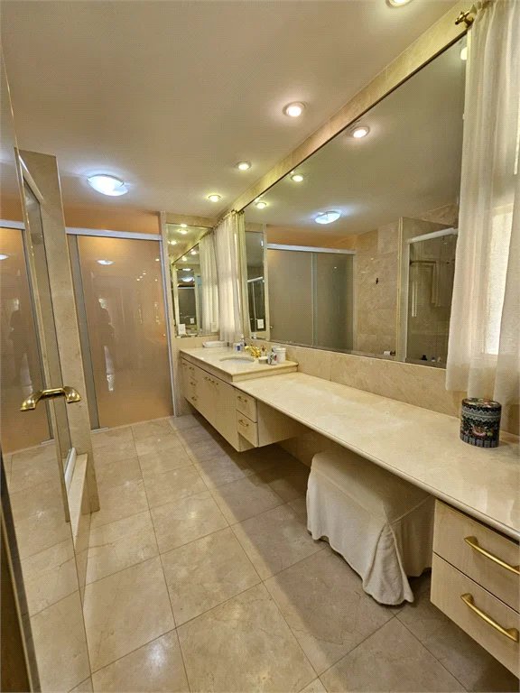 Casa à venda com 3 quartos, sendo 2 suítes, no condomínio La Vilette, São Paulo - SP