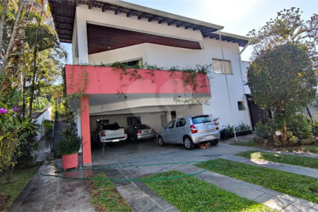 Sobrado à venda com 4 quartos, sendo 2 suítes, em Interlagos, São Paulo, SP