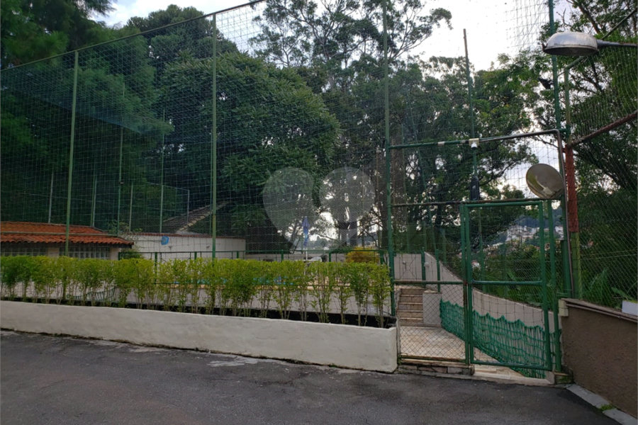 Casa à venda com 3 quartos, sendo 1 suíte, no condomínio Morada dos Pássaros, São Paulo - SP
