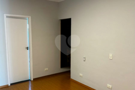 Casa à venda com 3 quartos, sendo 1 suíte, no condomínio Residencial Villa dos Inglezes, Sorocaba - SP