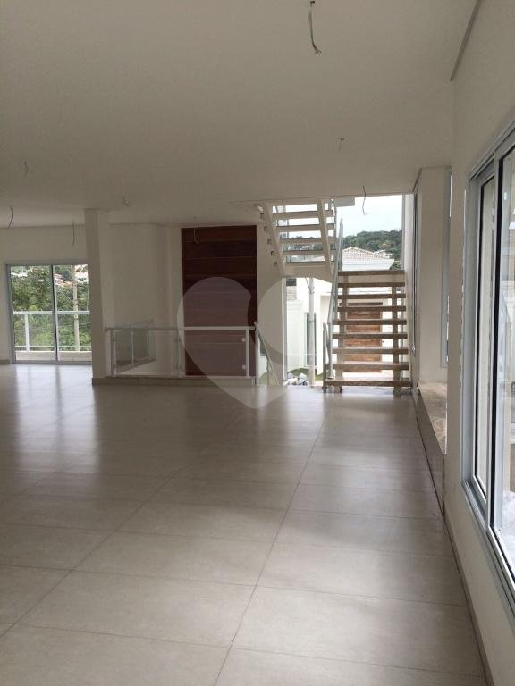 Casa à venda com 4 suítes no condomínio Santa Maria, Cotia - SP
