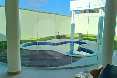 Casa à venda com 3 suítes no condomínio Figueira Garden, Atibaia - SP