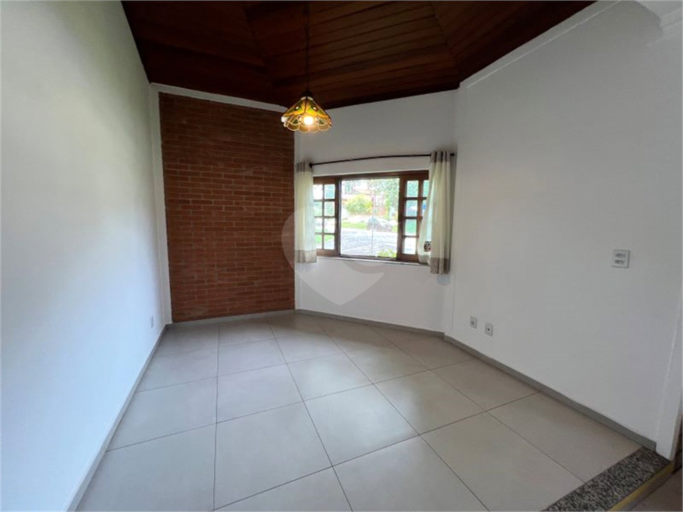 Casa à venda ou para alugar com 4 quartos, sendo 3 suítes, no condomínio Estância Marambaia, Vinhedo - SP