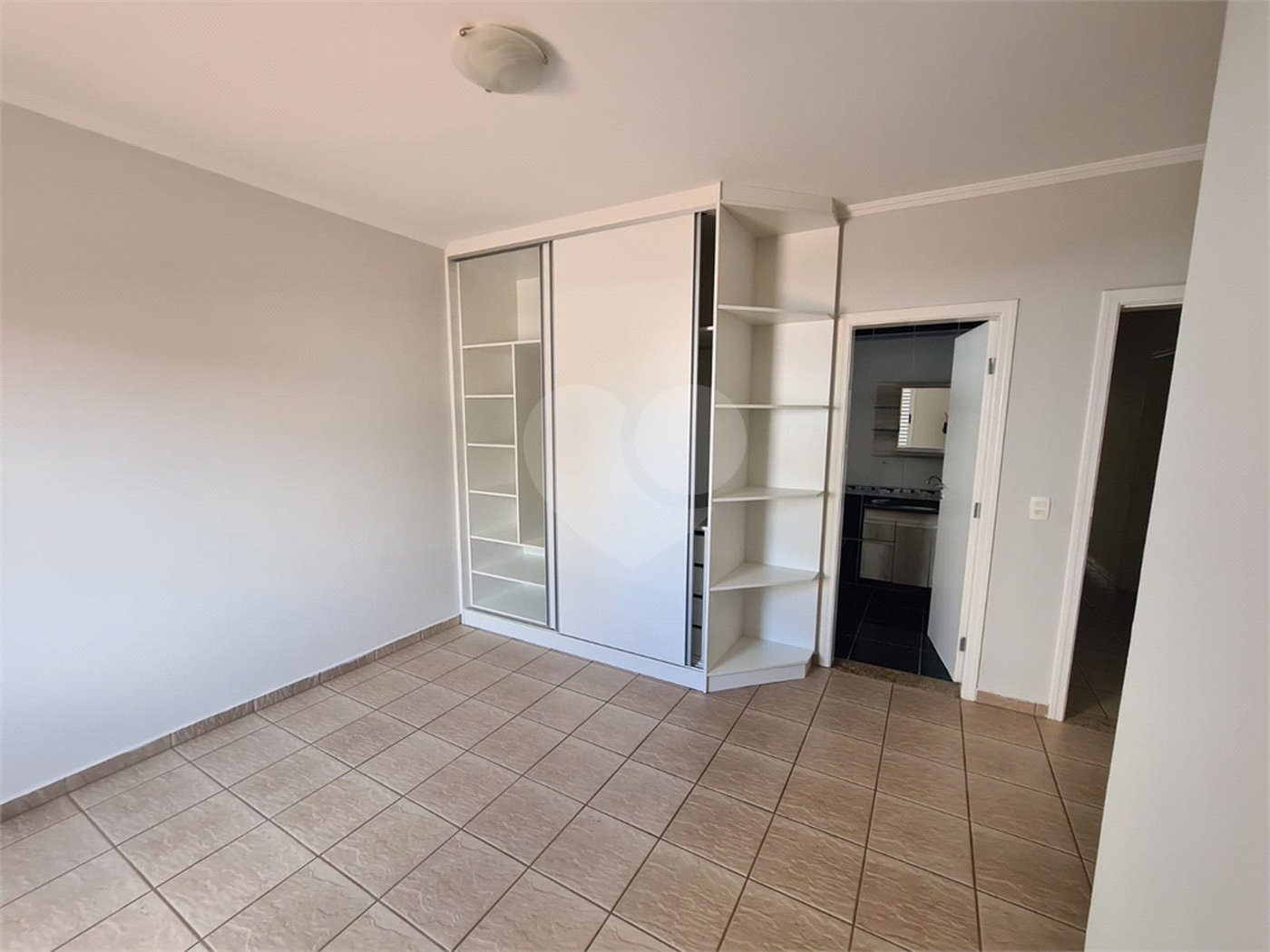 Casa à venda com 3 quartos, sendo 2 suítes, no condomínio Terras de São Francisco, Vinhedo - SP