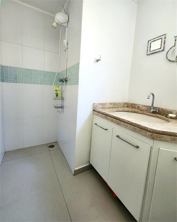 Casa à venda com 4 quartos, sendo 2 suítes, no condomínio Vila Nova de Gaia, São Paulo - SP