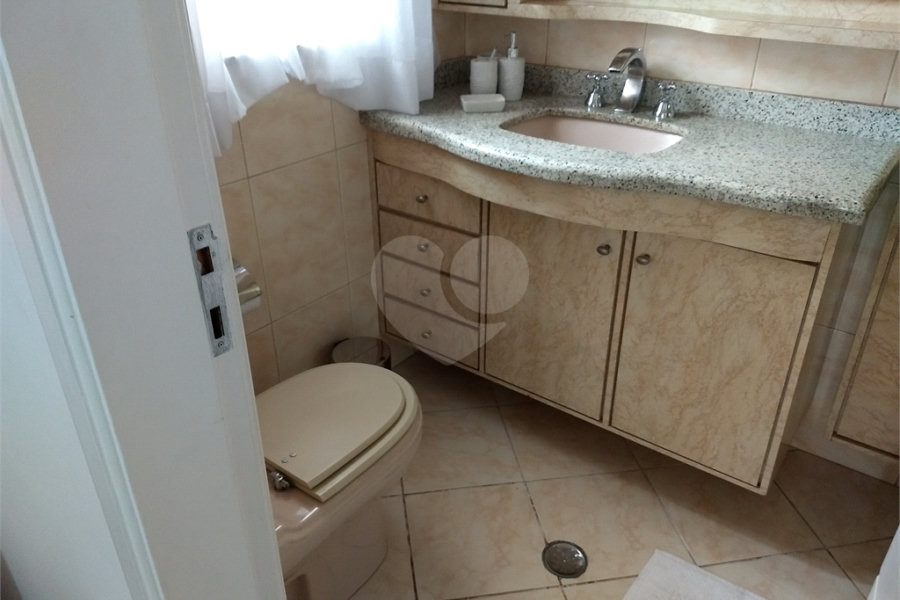 Casa Térrea à venda ou para alugar com 4 suítes em Horto, São Paulo, SP