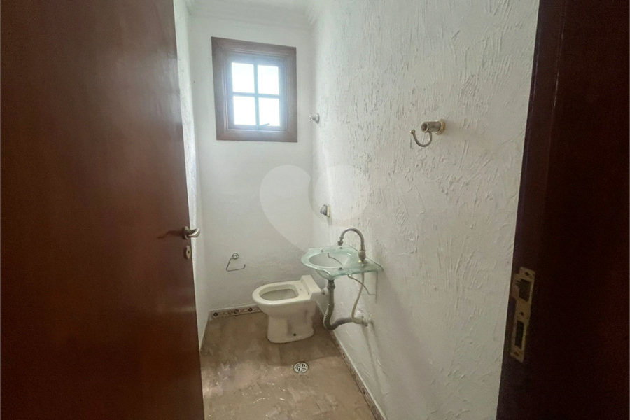 Sobrado à venda com 3 quartos, sendo 1 suíte, em Tremembé, São Paulo, SP