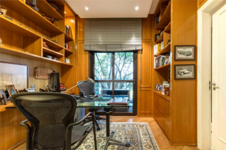 Apartamento à venda com 4 quartos, sendo 3 suítes, em Moema, São Paulo, SP