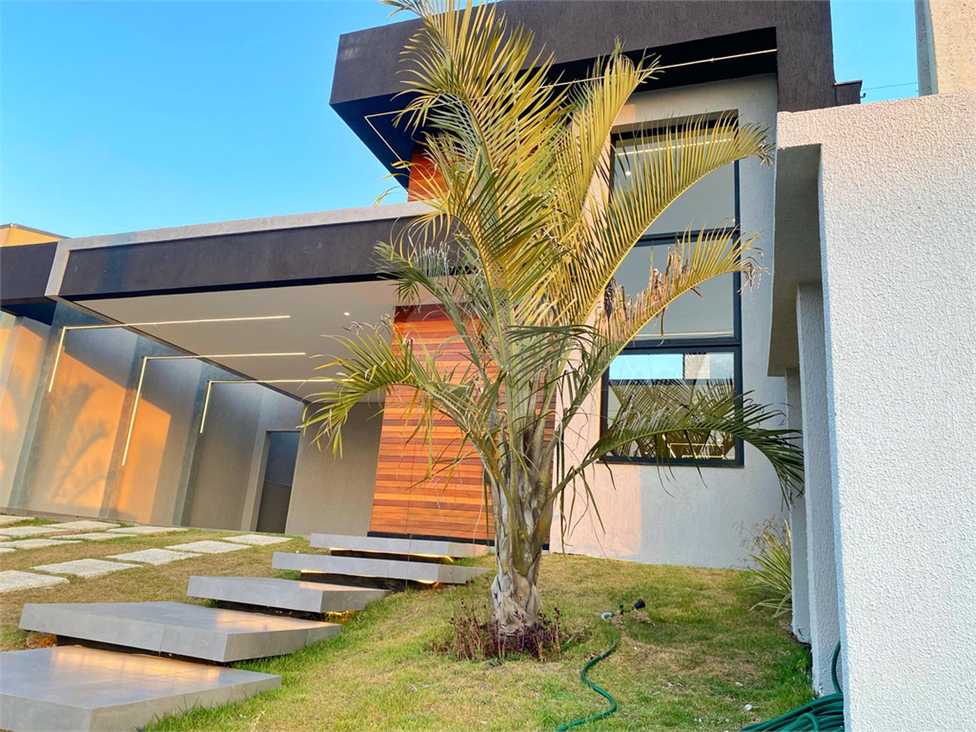 Casa à venda com 3 quartos, sendo 1 suíte, no condomínio Veneza, Mogi das Cruzes - SP