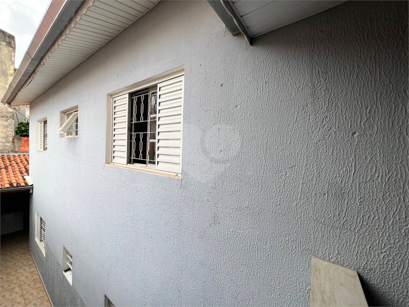 Sobrado à venda com 3 quartos, sendo 1 suíte, em Lopes de Oliveira, Sorocaba, SP