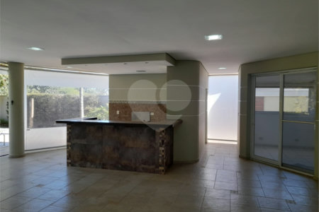 Casa à venda com 4 quartos, sendo 3 suítes, no condomínio Residencial Terras de Vinhedo, Vinhedo - SP