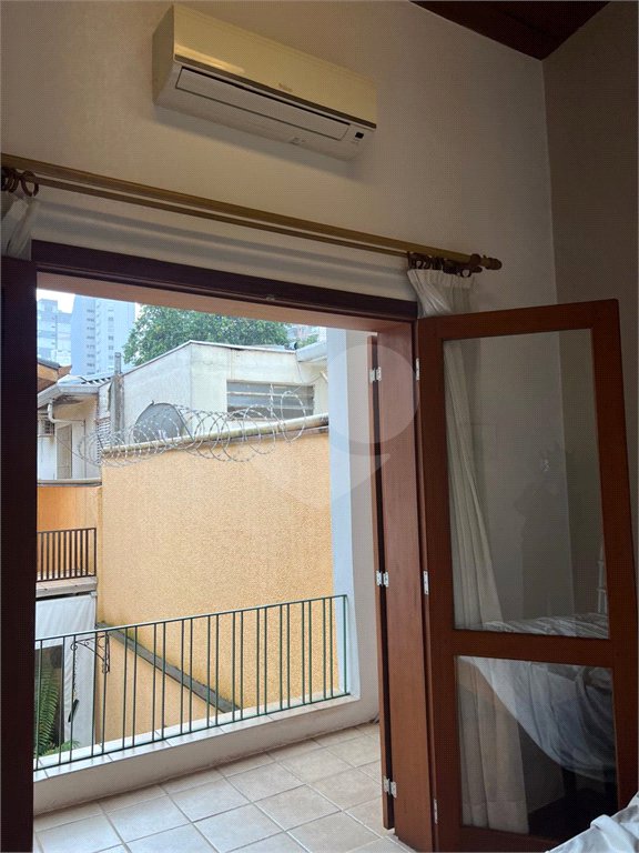 Casa à venda com 3 quartos, sendo 1 suíte, em Vila Mariana, São Paulo, SP
