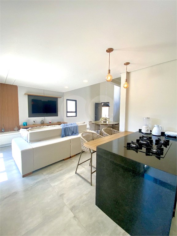 Casa à venda com 3 quartos, sendo 2 suítes, no condomínio Residencial Marchant Buarque, Atibaia - SP