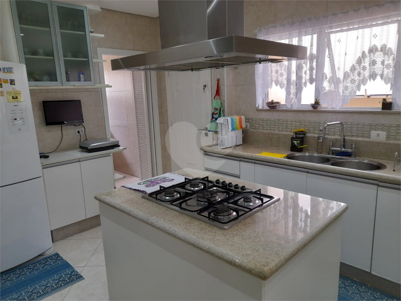 Sobrado à venda com 4 quartos, sendo 1 suíte, em Chora Menino, São Paulo, SP