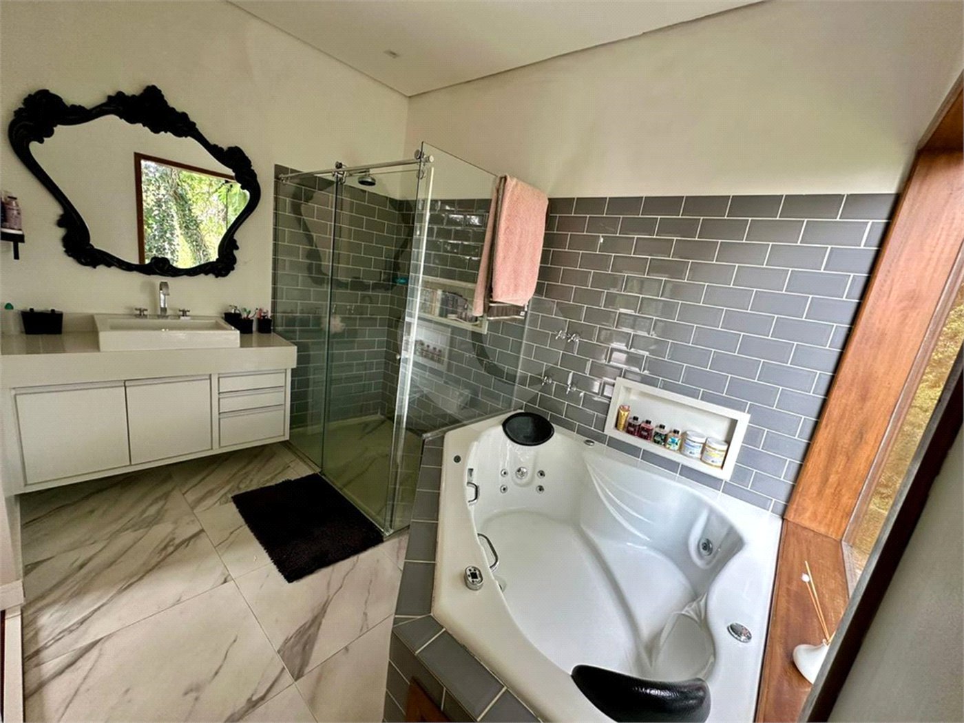 Casa à venda com 4 suítes no condomínio Gleba II, Mairiporã - SP
