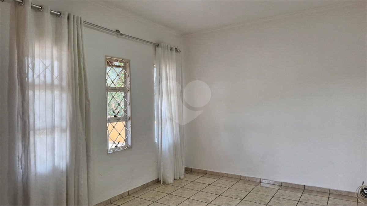 Casa para alugar com 3 quartos, sendo 1 suíte, no condomínio Santa Mônica, Atibaia - SP