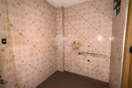 Kitnet Compacta na Liberdade – 33m² | Portaria 24h | Aceita Pets