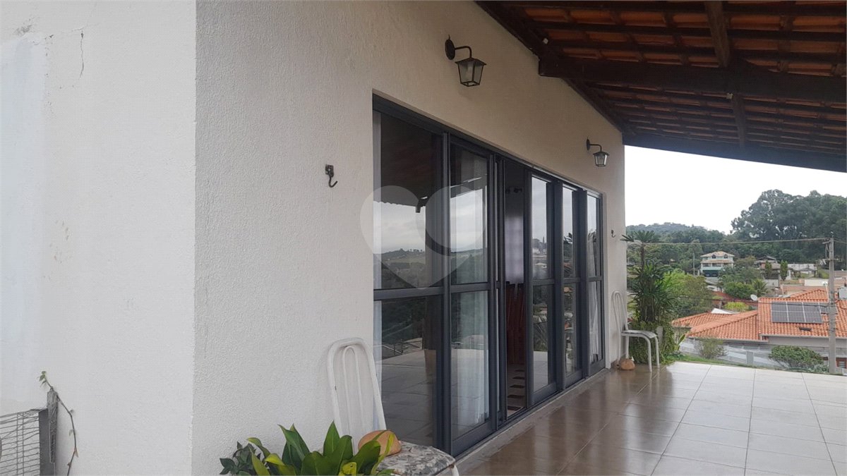 Casa à venda com 3 quartos, sendo 2 suítes, no condomínio Outeiro das Flores, Itupeva - SP