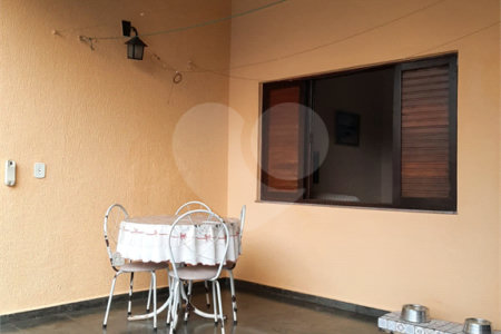 Casa Térrea à venda com 3 quartos, sendo 1 suíte, em Vila Lavínia, Mogi das Cruzes, SP