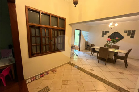 Casa à venda com 3 quartos, sendo 1 suíte, em Parque Santa Marta, São Carlos, SP