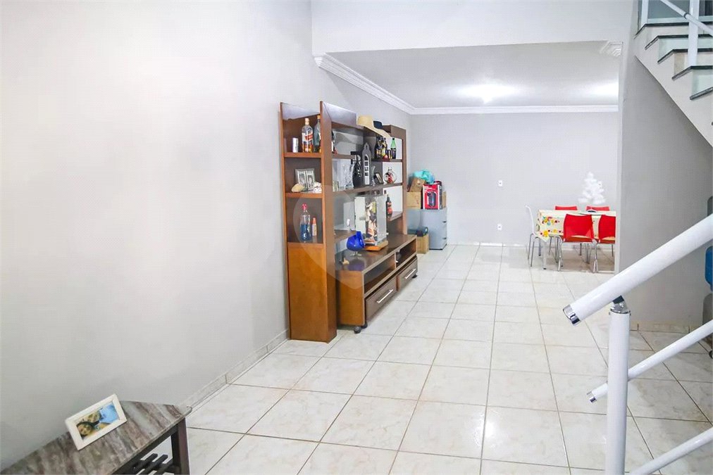 Sobrado à venda com 4 quartos, sendo 1 suíte, em Residencial Monte Verde, Indaiatuba, SP