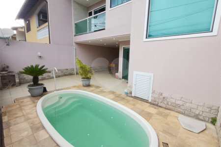 Casa à venda com 3 quartos, sendo 2 suítes, no condomínio Village da Posse, Rio de Janeiro - RJ