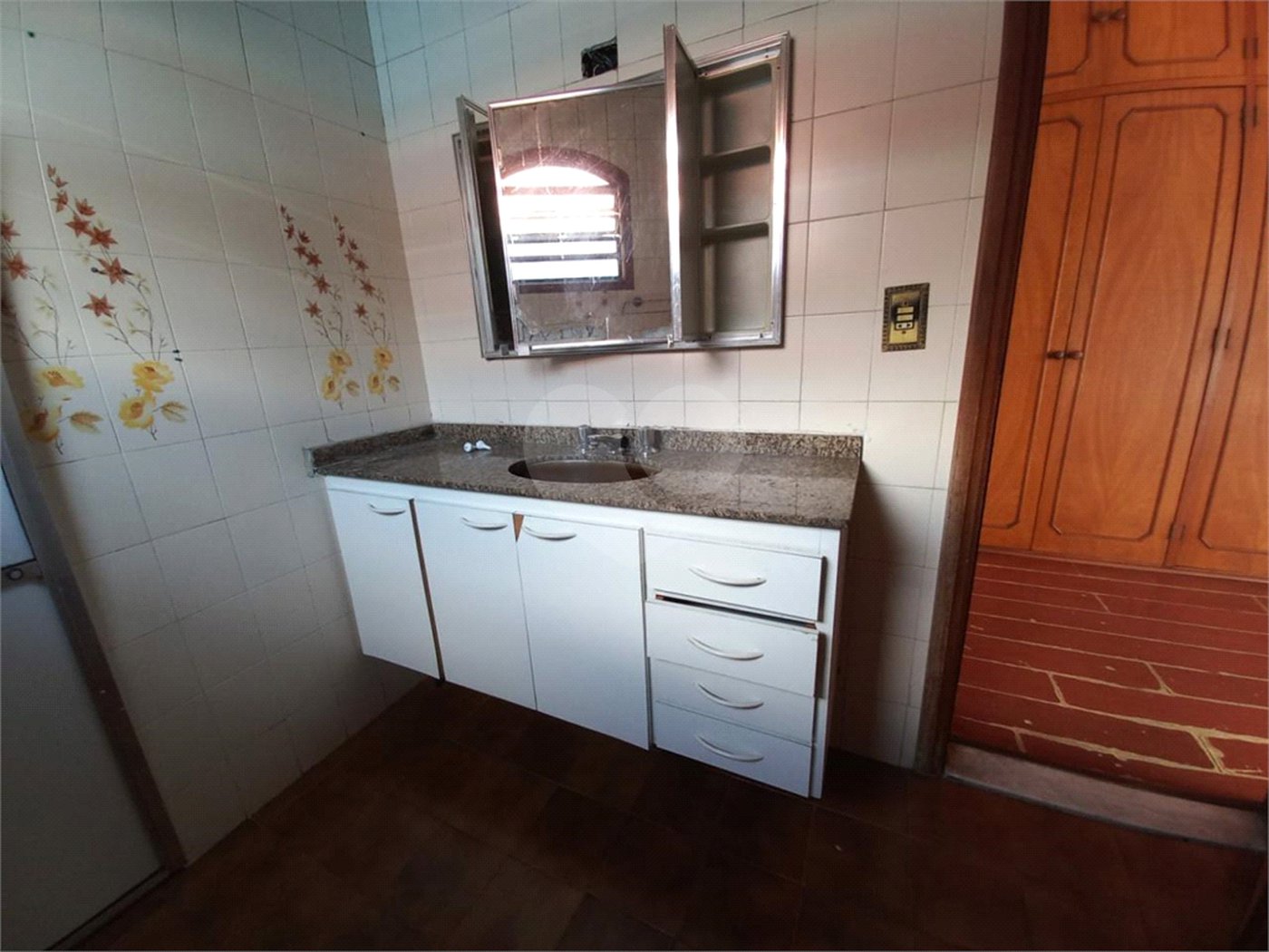 Casa à venda com 3 quartos, sendo 1 suíte, em Jardim das Vertentes, São Paulo, SP