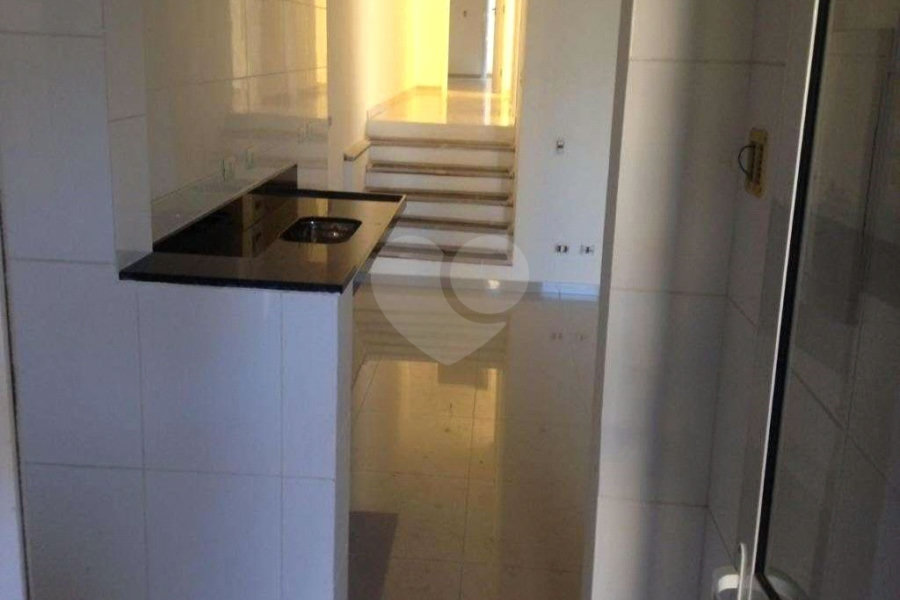 Casa à venda com 3 quartos, sendo 2 suítes, no condomínio Residencial Vegas, São Paulo - SP