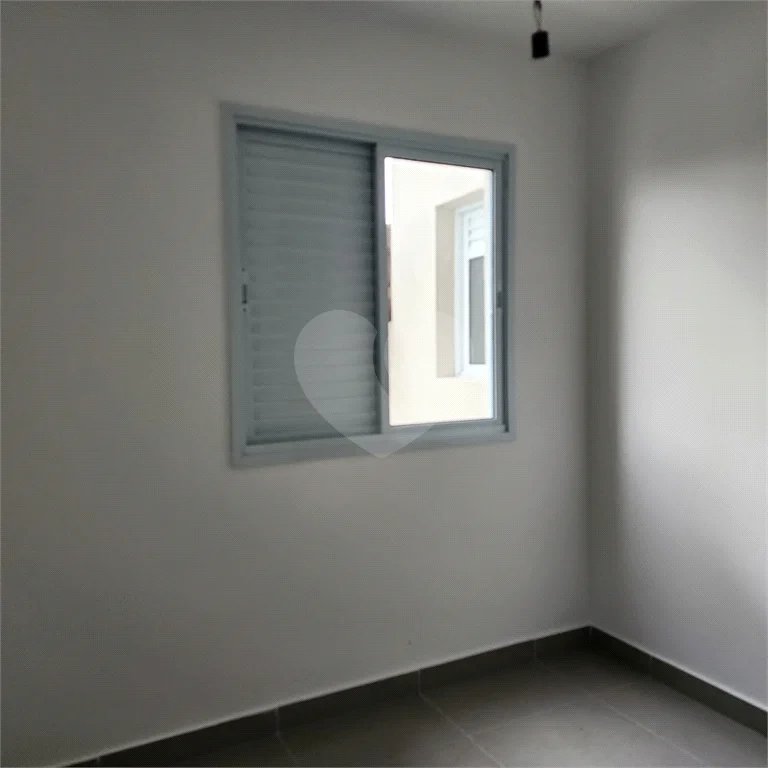 Casa à venda com 2 quartos, sendo 1 suíte, no condomínio Residencial Sanches, São Paulo - SP