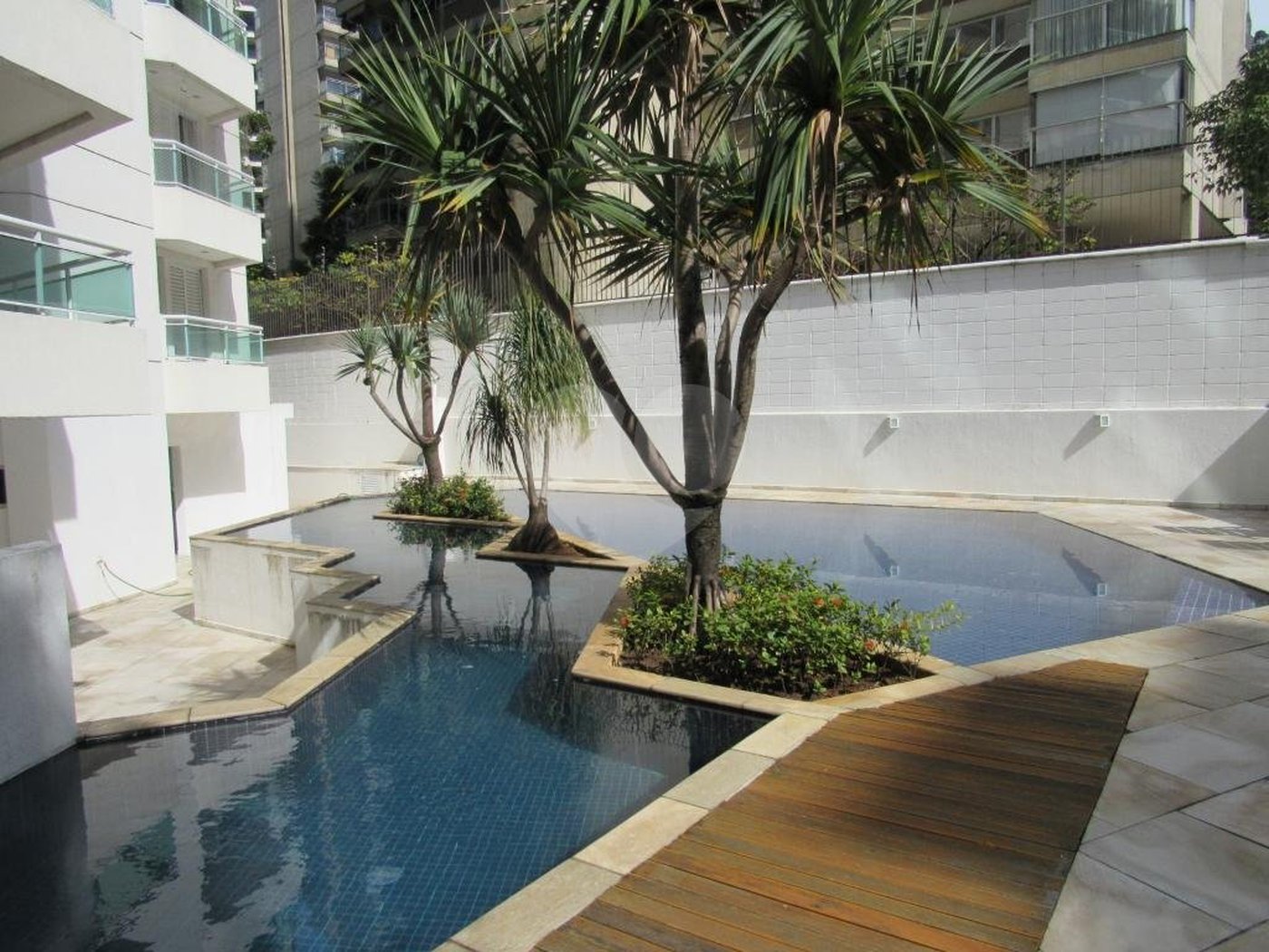 Apartamento à venda com 3 suítes em Real Parque, São Paulo, SP