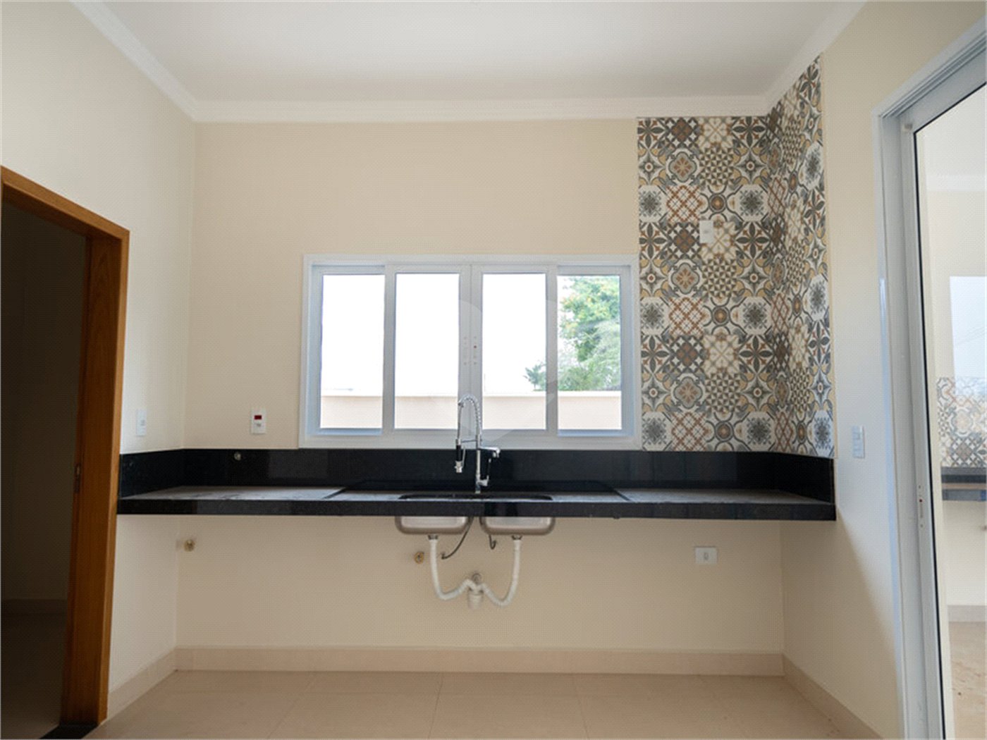 Casa à venda com 5 suítes no condomínio Lagos D´icaraí, Salto - SP